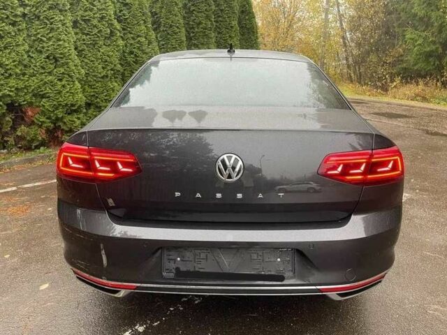 Чорний Фольксваген Пассат, об'ємом двигуна 2 л та пробігом 176 тис. км за 15000 $, фото 4 на Automoto.ua