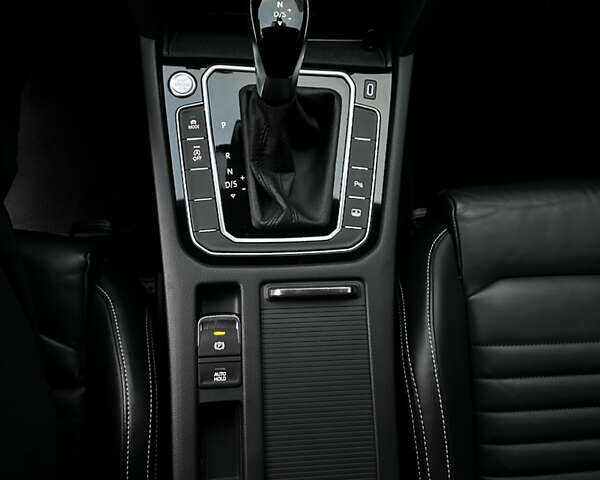 Черный Фольксваген Пассат, объемом двигателя 1.97 л и пробегом 292 тыс. км за 25000 $, фото 2 на Automoto.ua