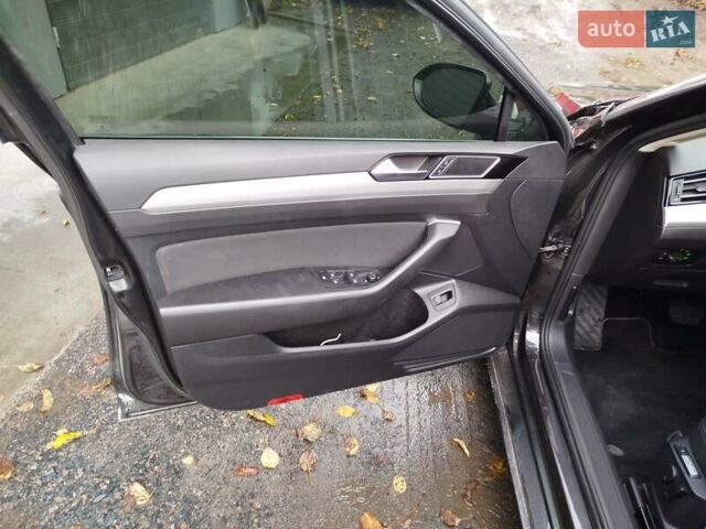 Черный Фольксваген Пассат, объемом двигателя 1.97 л и пробегом 190 тыс. км за 9800 $, фото 4 на Automoto.ua