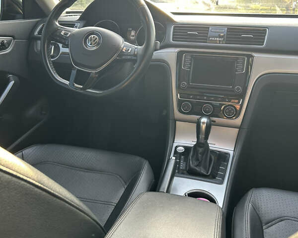 Чорний Фольксваген Пассат, об'ємом двигуна 2 л та пробігом 186 тис. км за 13200 $, фото 12 на Automoto.ua