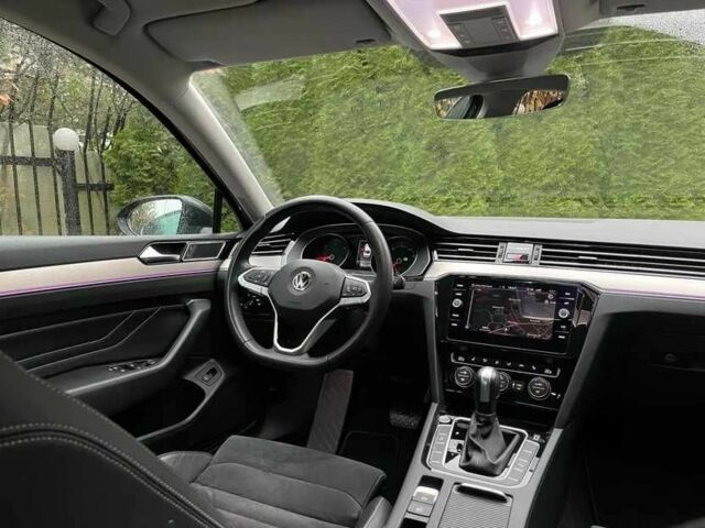 Чорний Фольксваген Пассат, об'ємом двигуна 2 л та пробігом 176 тис. км за 15000 $, фото 6 на Automoto.ua