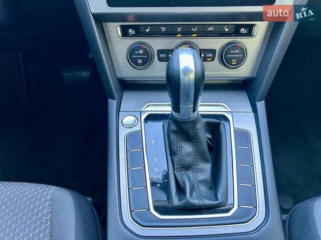 Черный Фольксваген Пассат, объемом двигателя 2 л и пробегом 197 тыс. км за 19800 $, фото 40 на Automoto.ua