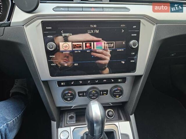 Черный Фольксваген Пассат, объемом двигателя 1.8 л и пробегом 120 тыс. км за 20890 $, фото 41 на Automoto.ua