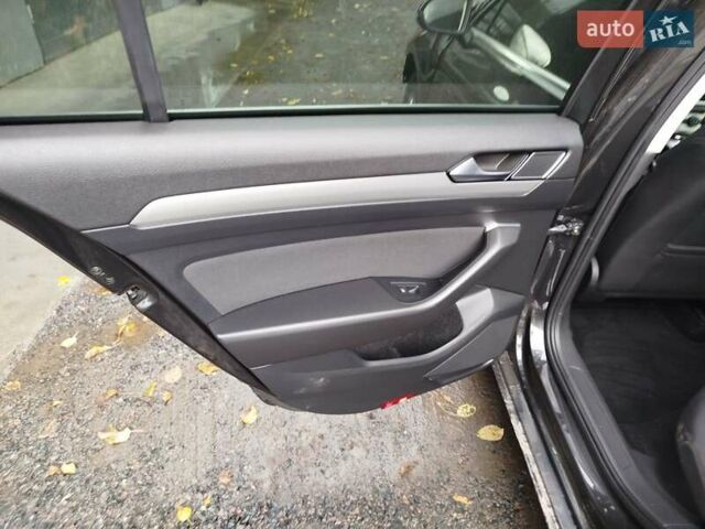 Черный Фольксваген Пассат, объемом двигателя 1.97 л и пробегом 190 тыс. км за 9800 $, фото 3 на Automoto.ua