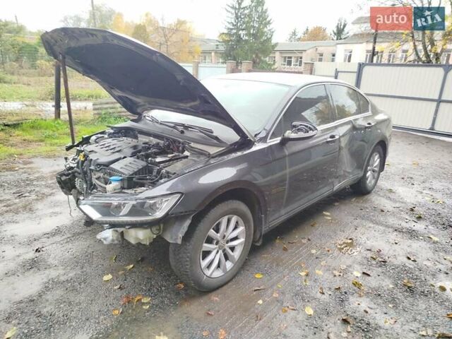 Черный Фольксваген Пассат, объемом двигателя 1.97 л и пробегом 190 тыс. км за 9800 $, фото 7 на Automoto.ua