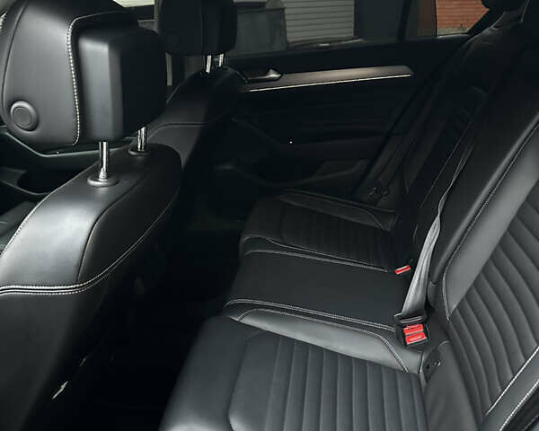 Черный Фольксваген Пассат, объемом двигателя 1.97 л и пробегом 292 тыс. км за 25000 $, фото 3 на Automoto.ua