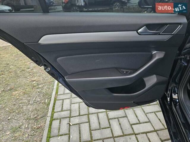 Черный Фольксваген Пассат, объемом двигателя 1.8 л и пробегом 120 тыс. км за 20890 $, фото 24 на Automoto.ua