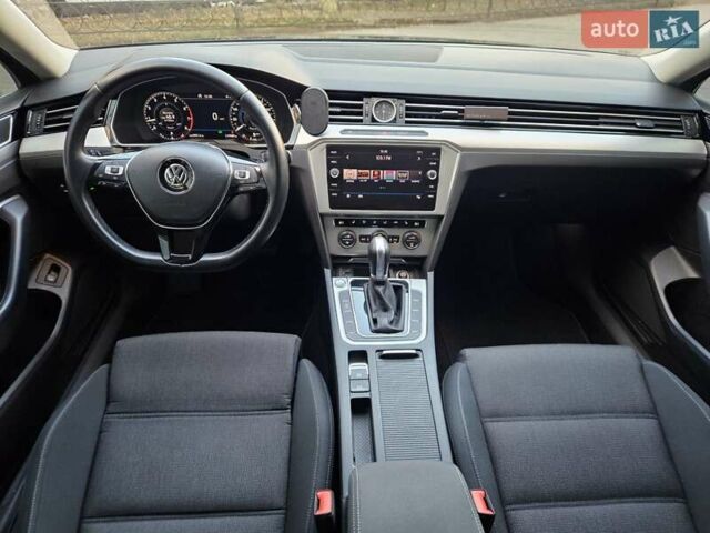 Черный Фольксваген Пассат, объемом двигателя 1.8 л и пробегом 120 тыс. км за 20890 $, фото 39 на Automoto.ua