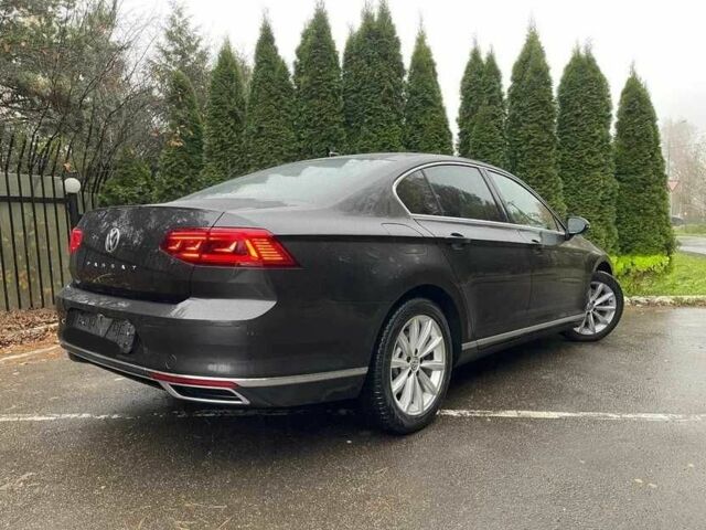 Чорний Фольксваген Пассат, об'ємом двигуна 2 л та пробігом 176 тис. км за 15000 $, фото 1 на Automoto.ua