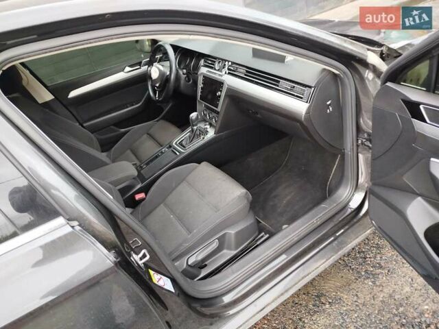 Черный Фольксваген Пассат, объемом двигателя 1.97 л и пробегом 190 тыс. км за 9800 $, фото 9 на Automoto.ua