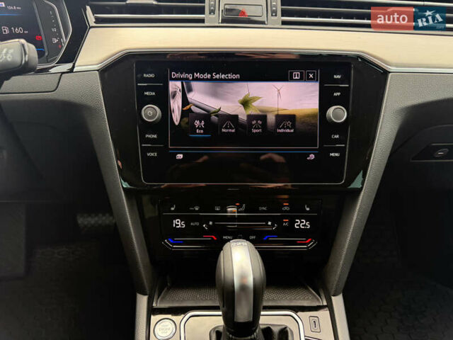 Черный Фольксваген Пассат, объемом двигателя 2 л и пробегом 98 тыс. км за 37700 $, фото 106 на Automoto.ua