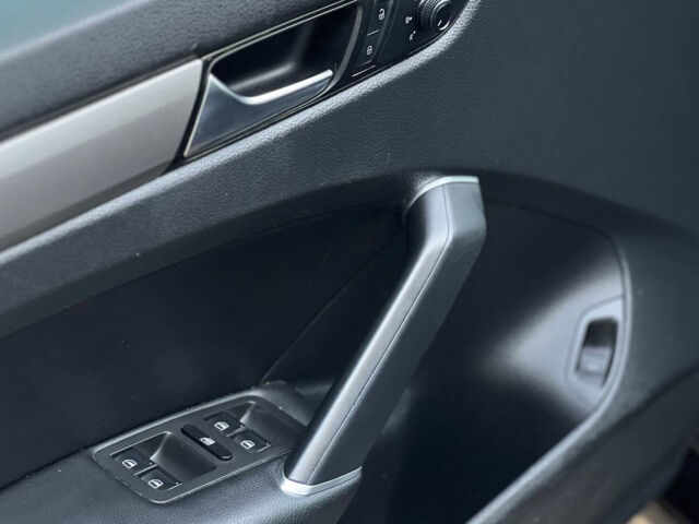 Черный Фольксваген Пассат, объемом двигателя 2 л и пробегом 135 тыс. км за 19990 $, фото 6 на Automoto.ua