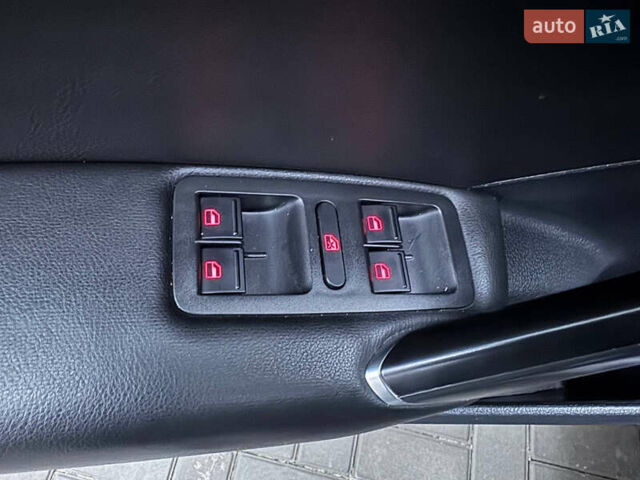 Чорний Фольксваген Пассат, об'ємом двигуна 2 л та пробігом 272 тис. км за 13999 $, фото 11 на Automoto.ua