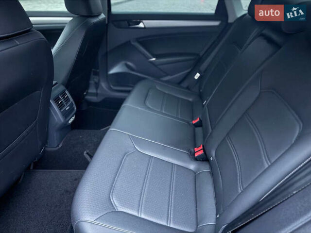 Чорний Фольксваген Пассат, об'ємом двигуна 2 л та пробігом 272 тис. км за 13999 $, фото 25 на Automoto.ua