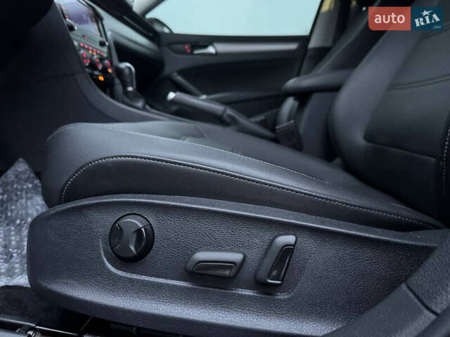 Чорний Фольксваген Пассат, об'ємом двигуна 2 л та пробігом 272 тис. км за 13999 $, фото 15 на Automoto.ua