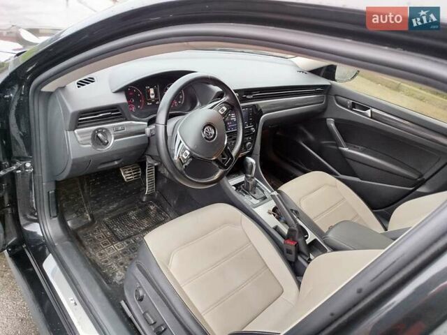 Черный Фольксваген Пассат, объемом двигателя 1.98 л и пробегом 90 тыс. км за 17400 $, фото 19 на Automoto.ua