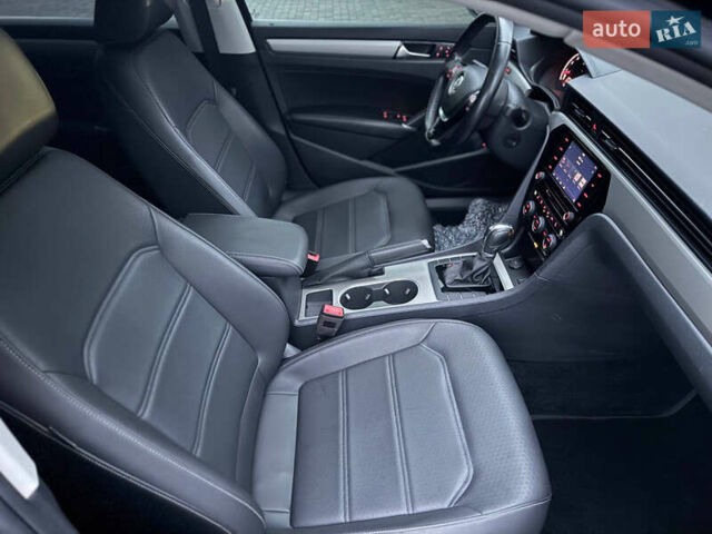 Чорний Фольксваген Пассат, об'ємом двигуна 2 л та пробігом 272 тис. км за 13999 $, фото 21 на Automoto.ua