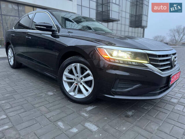 Чорний Фольксваген Пассат, об'ємом двигуна 2 л та пробігом 272 тис. км за 13999 $, фото 5 на Automoto.ua