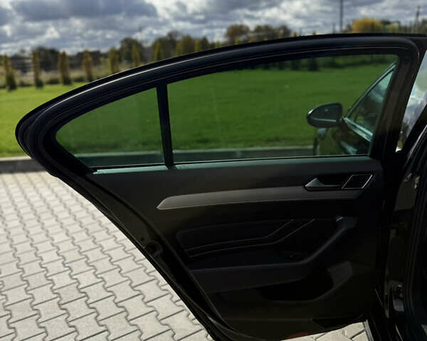 Черный Фольксваген Пассат, объемом двигателя 2 л и пробегом 98 тыс. км за 37700 $, фото 91 на Automoto.ua