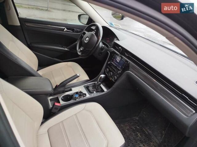 Черный Фольксваген Пассат, объемом двигателя 1.98 л и пробегом 90 тыс. км за 17400 $, фото 16 на Automoto.ua