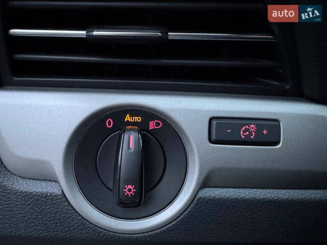 Чорний Фольксваген Пассат, об'ємом двигуна 2 л та пробігом 272 тис. км за 13999 $, фото 16 на Automoto.ua