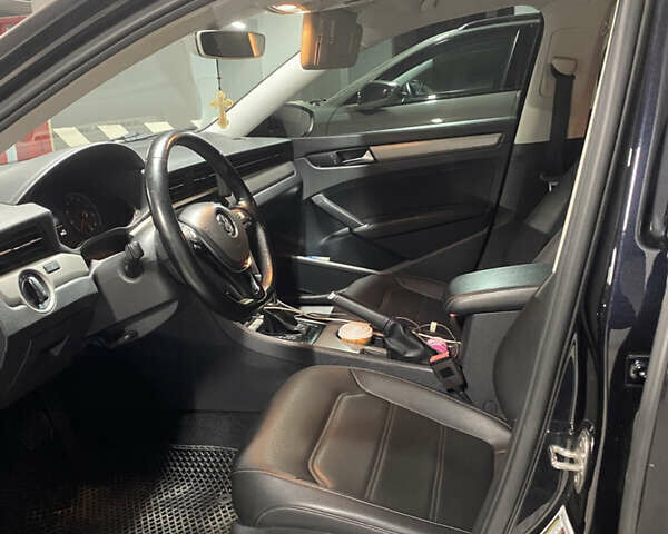 Чорний Фольксваген Пассат, об'ємом двигуна 2 л та пробігом 189 тис. км за 18700 $, фото 13 на Automoto.ua