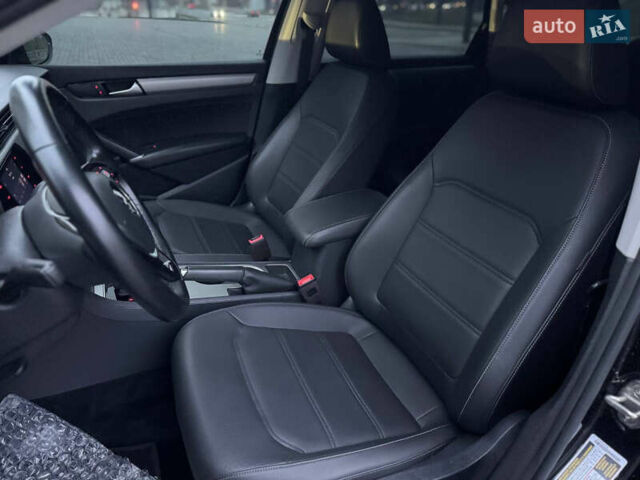 Чорний Фольксваген Пассат, об'ємом двигуна 2 л та пробігом 272 тис. км за 13999 $, фото 14 на Automoto.ua