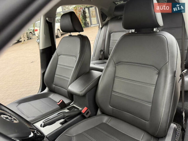 Чорний Фольксваген Пассат, об'ємом двигуна 2 л та пробігом 153 тис. км за 15899 $, фото 50 на Automoto.ua