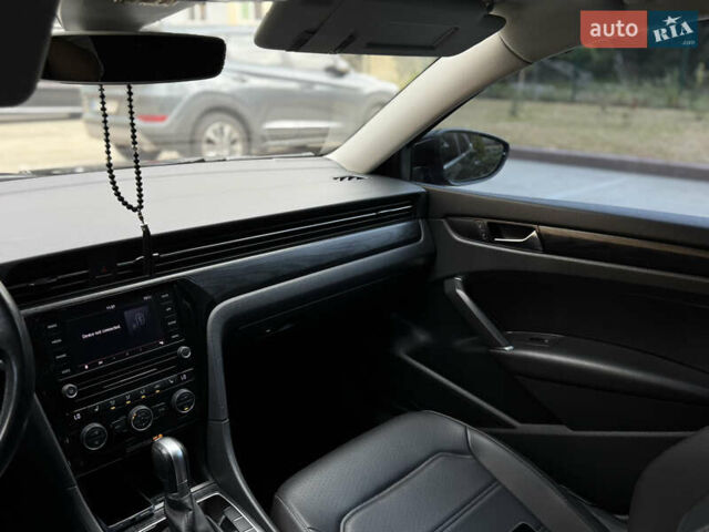 Черный Фольксваген Пассат, объемом двигателя 1.98 л и пробегом 105 тыс. км за 19500 $, фото 9 на Automoto.ua