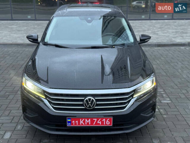 Чорний Фольксваген Пассат, об'ємом двигуна 2 л та пробігом 272 тис. км за 13999 $, фото 2 на Automoto.ua