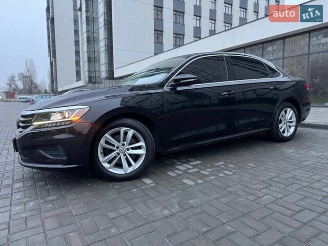Чорний Фольксваген Пассат, об'ємом двигуна 2 л та пробігом 272 тис. км за 13999 $, фото 4 на Automoto.ua