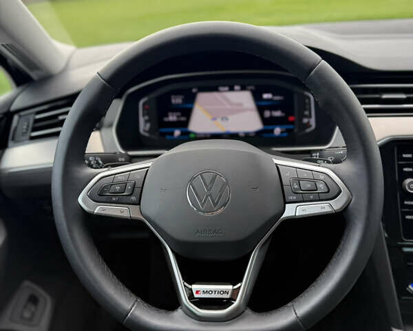 Черный Фольксваген Пассат, объемом двигателя 2 л и пробегом 98 тыс. км за 37700 $, фото 103 на Automoto.ua