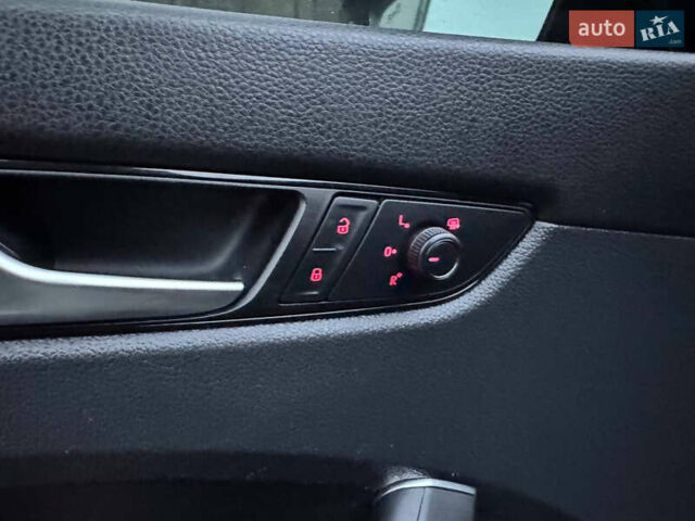 Чорний Фольксваген Пассат, об'ємом двигуна 2 л та пробігом 272 тис. км за 13999 $, фото 12 на Automoto.ua