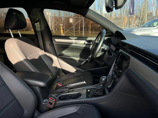 Чорний Фольксваген Пассат, об'ємом двигуна 2 л та пробігом 90 тис. км за 17800 $, фото 17 на Automoto.ua