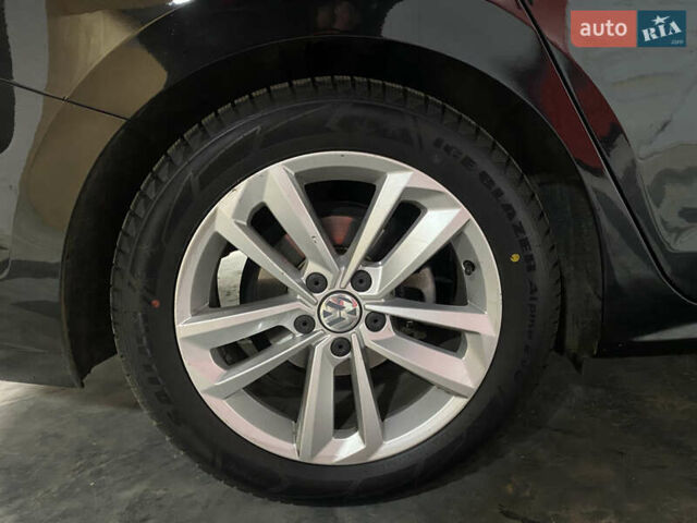 Чорний Фольксваген Пассат, об'ємом двигуна 2 л та пробігом 189 тис. км за 18700 $, фото 12 на Automoto.ua