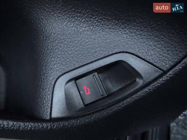 Чорний Фольксваген Пассат, об'ємом двигуна 2 л та пробігом 272 тис. км за 13999 $, фото 13 на Automoto.ua