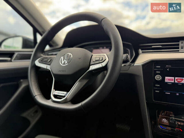 Черный Фольксваген Пассат, объемом двигателя 2 л и пробегом 99 тыс. км за 36500 $, фото 103 на Automoto.ua