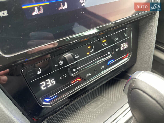 Чорний Фольксваген Пассат, об'ємом двигуна 2 л та пробігом 193 тис. км за 23500 $, фото 129 на Automoto.ua