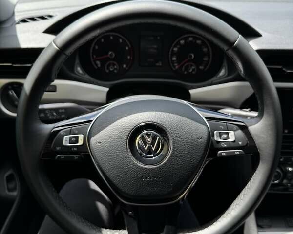 Чорний Фольксваген Пассат, об'ємом двигуна 2 л та пробігом 38 тис. км за 19800 $, фото 20 на Automoto.ua