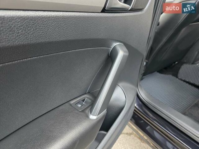 Черный Фольксваген Пассат, объемом двигателя 2 л и пробегом 117 тыс. км за 23777 $, фото 68 на Automoto.ua