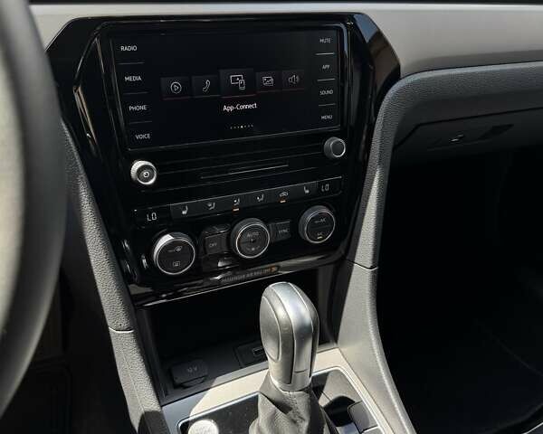 Чорний Фольксваген Пассат, об'ємом двигуна 2 л та пробігом 38 тис. км за 19800 $, фото 10 на Automoto.ua