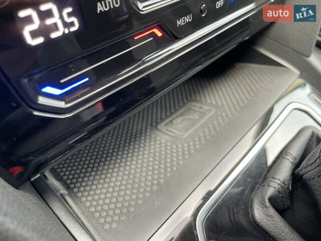 Чорний Фольксваген Пассат, об'ємом двигуна 2 л та пробігом 193 тис. км за 23500 $, фото 127 на Automoto.ua