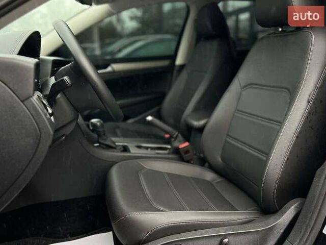 Черный Фольксваген Пассат, объемом двигателя 1.98 л и пробегом 29 тыс. км за 18900 $, фото 9 на Automoto.ua