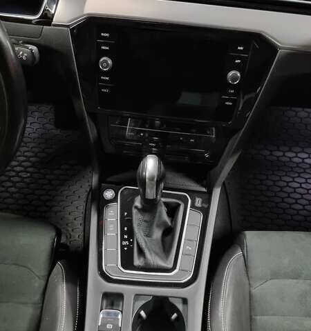 Черный Фольксваген Пассат, объемом двигателя 1.98 л и пробегом 140 тыс. км за 21300 $, фото 7 на Automoto.ua