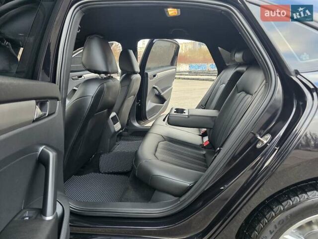 Черный Фольксваген Пассат, объемом двигателя 2 л и пробегом 117 тыс. км за 23777 $, фото 69 на Automoto.ua