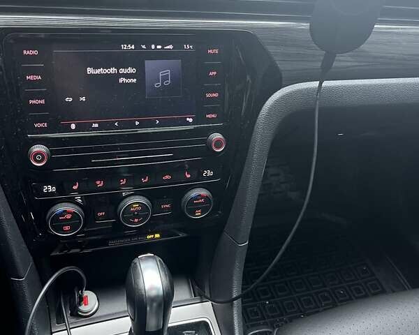 Черный Фольксваген Пассат, объемом двигателя 2 л и пробегом 99 тыс. км за 20100 $, фото 7 на Automoto.ua