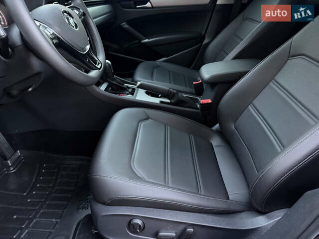 Черный Фольксваген Пассат, объемом двигателя 2 л и пробегом 39 тыс. км за 17499 $, фото 16 на Automoto.ua