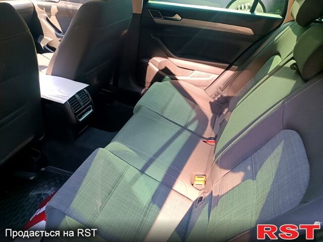 Чорний Фольксваген Пассат, об'ємом двигуна 2 л та пробігом 208 тис. км за 26500 $, фото 3 на Automoto.ua