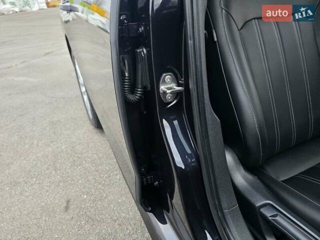 Черный Фольксваген Пассат, объемом двигателя 2 л и пробегом 117 тыс. км за 23777 $, фото 51 на Automoto.ua