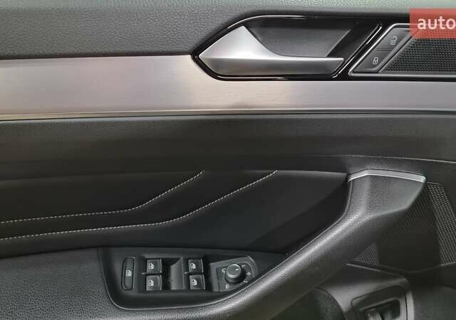 Черный Фольксваген Пассат, объемом двигателя 1.98 л и пробегом 140 тыс. км за 21300 $, фото 10 на Automoto.ua